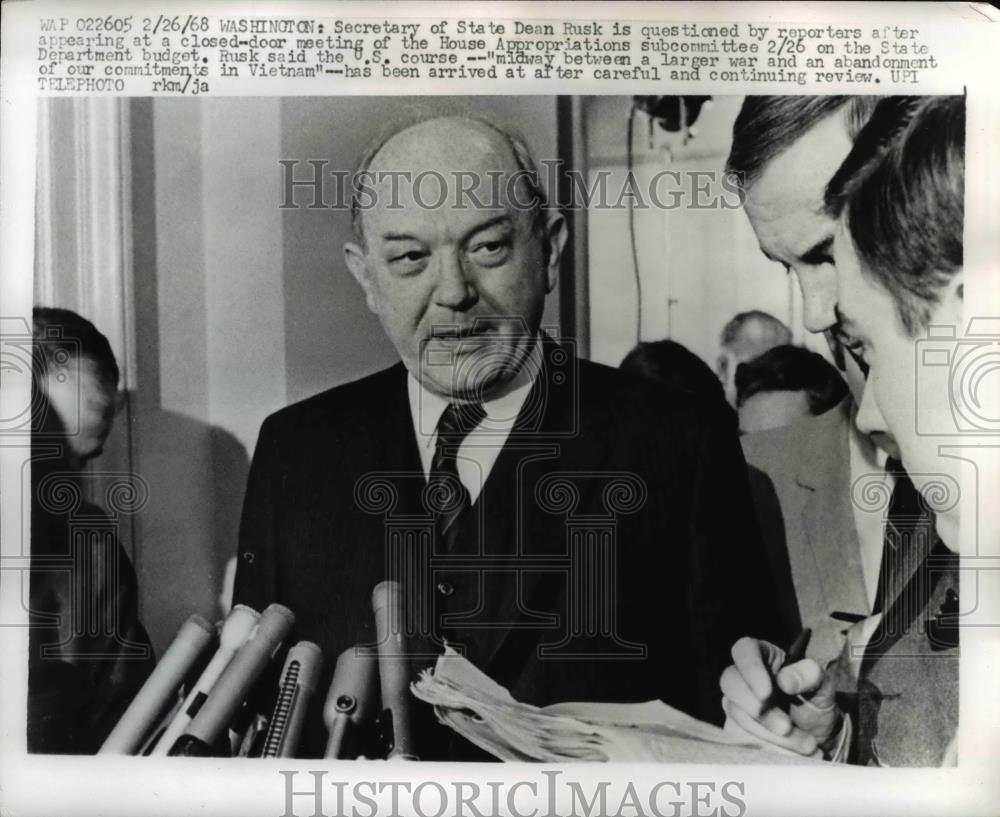 1968 Press Photo Secretary of State Dean Rusk Questioned by Reporters - Historic Images