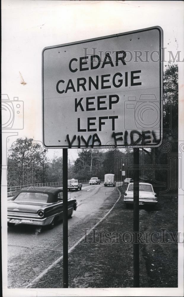 1962 Press Photo The Cedar signage on East Boulevard hill in Cleveland Heights - Historic Images