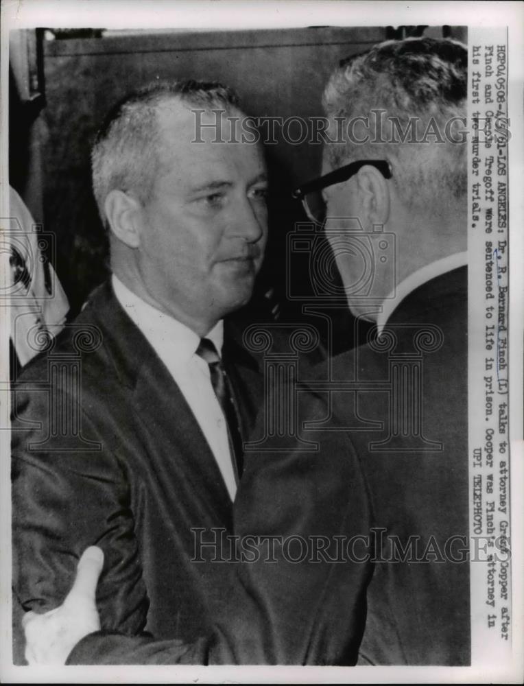 1961 Press Photo Dr Bernard Finch talks to attorney Grant Cooper, life in prison - Historic Images