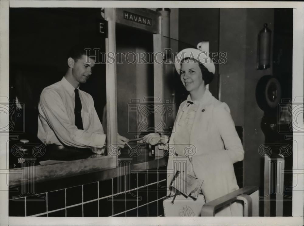 1938 Press Photo of Miss Grace Cornman buying the one millionth ticket for Pan - Historic Images