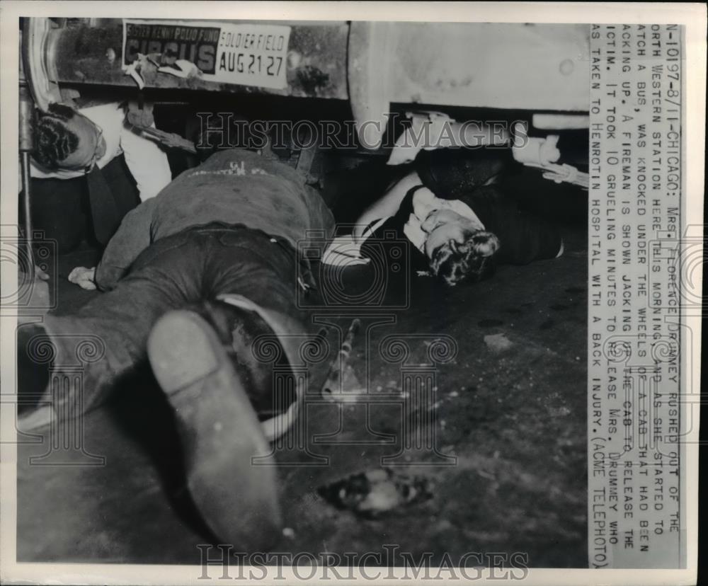 1950 Press Photo Mrs Florence Drummey Hit By Taxicab in Chicago - Historic Images