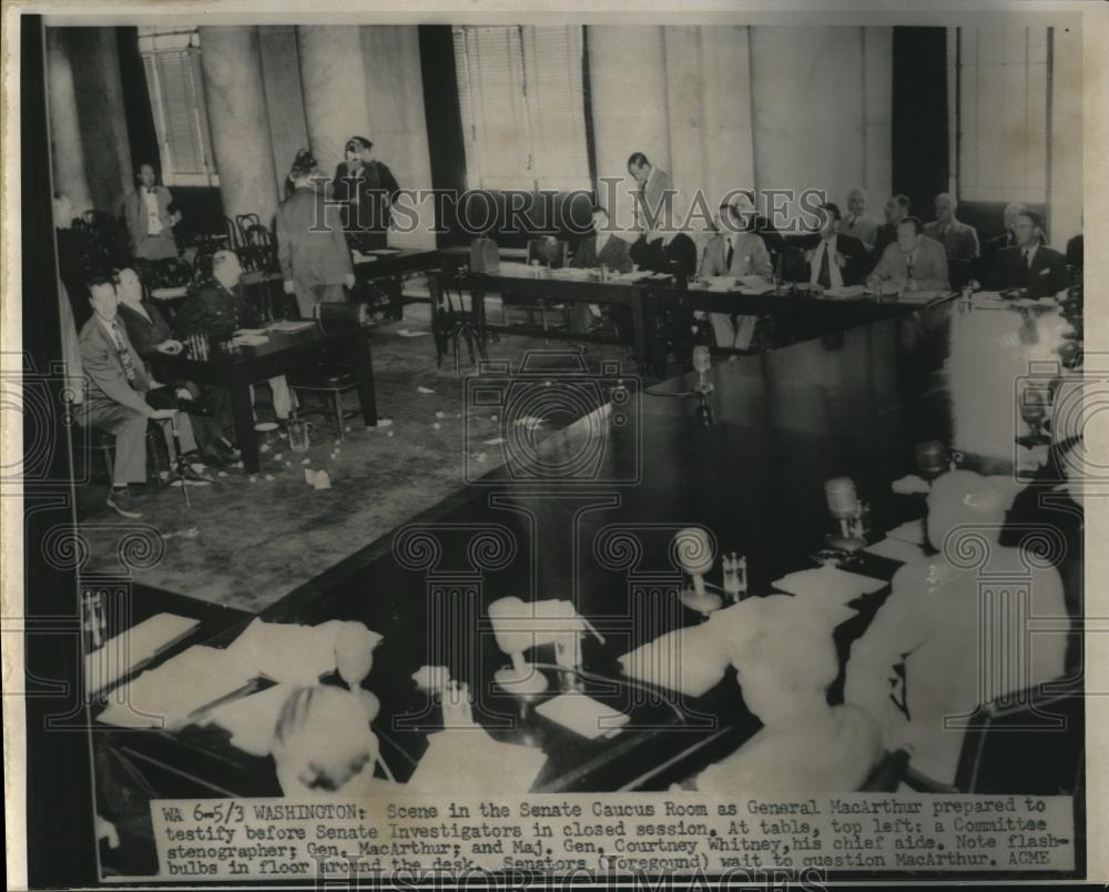 1951 Press Photo Gen. Douglas MacArthur and Maj. Gen. Courtney in Caucus Room - Historic Images