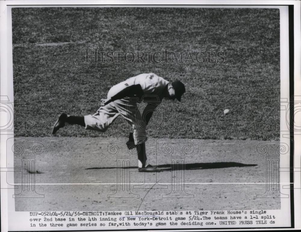 1956 Press Photo Detroit Yankee Gil MacDougald vs Tigers - nes27781 - Historic Images