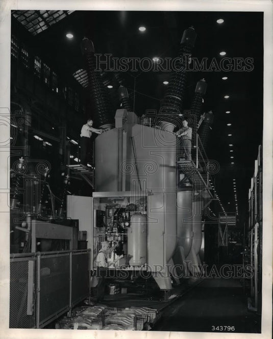 1954 Press Photo Circuit Breaker controls electric power used by Pittsburgh, PA - Historic Images
