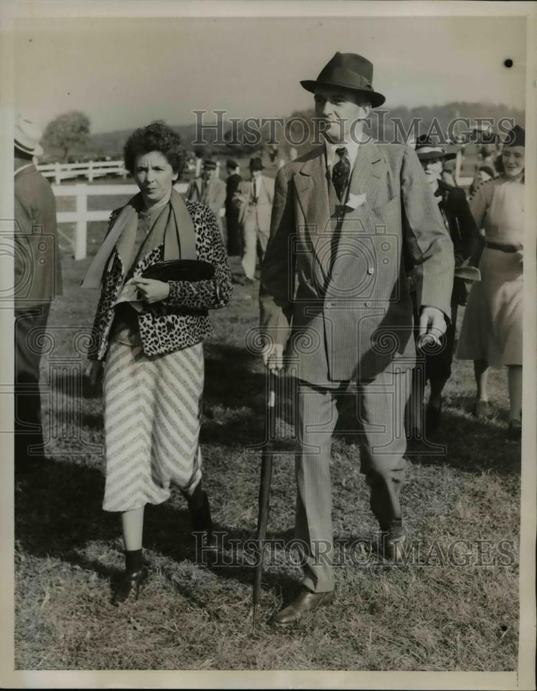 1938 Press Photo Mr. and Mrs. John Clark in Annual Fox Hounds Race - Historic Images