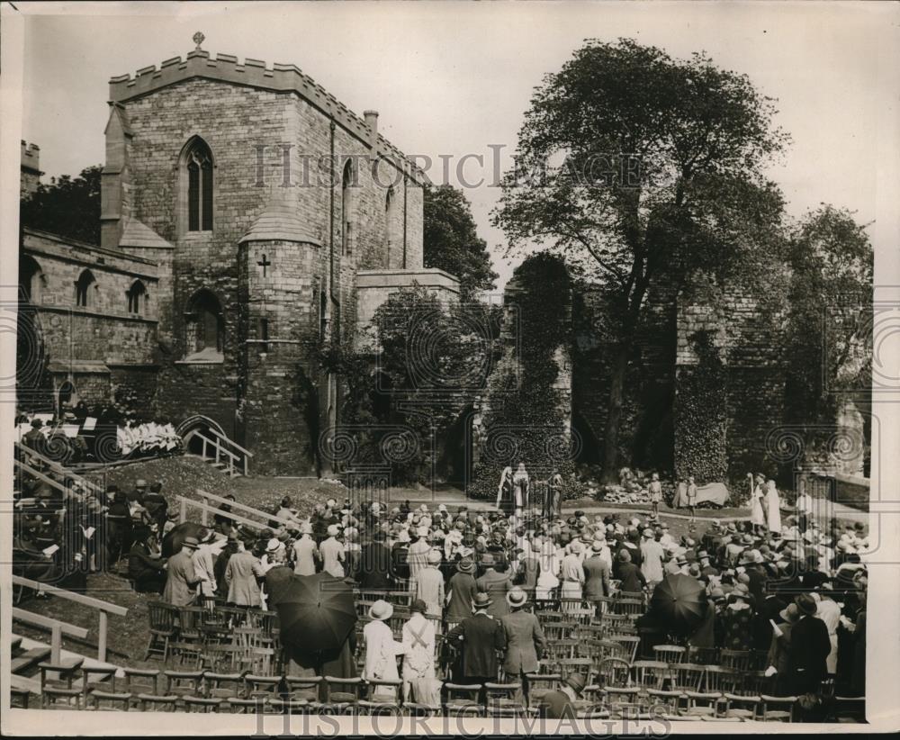 1926 Press Photo Lincoln Cathedral pageant on grounds - Historic Images
