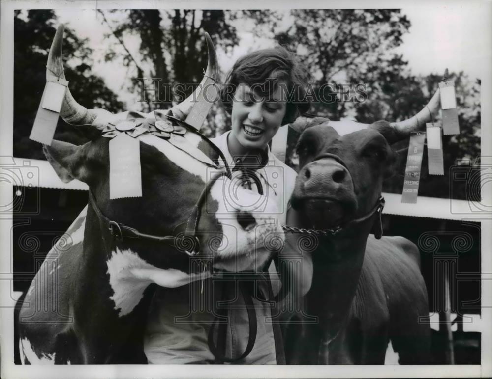 1955 Press Photo 4-H Club Member Barbara Benson, Prize-Winning Ayrshire Cows - Historic Images