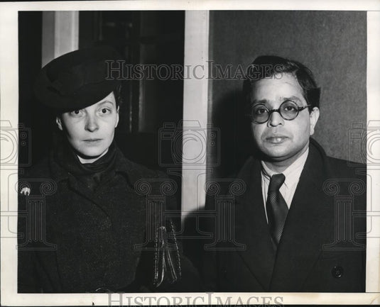 1941 Press Photo Mr & Mrs T.A. Raman, Indian Journalist to cover for news agency - Historic Images