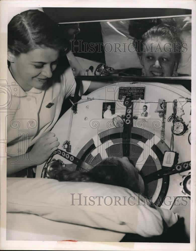 1951 Press Photo Patricia Brennan Age 15 Polio Victim in An Iron Lung - Historic Images