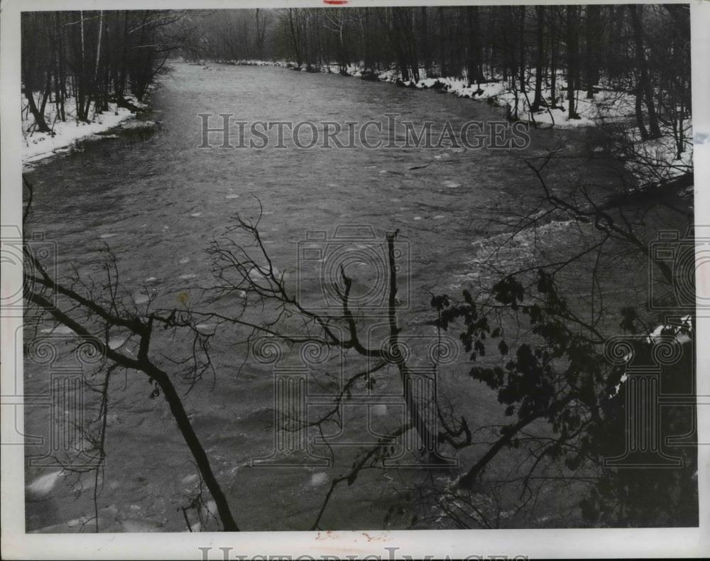 Press Photo Chagrin River near Chagrin Falls Ohio - Historic Images