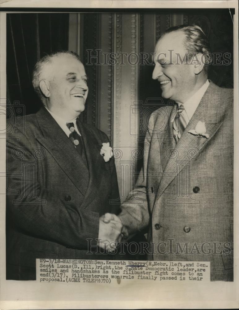 1949 Press Photo Sen. Kenneth Wherry and Sen. Scott Lucas smile and shake hands - Historic Images