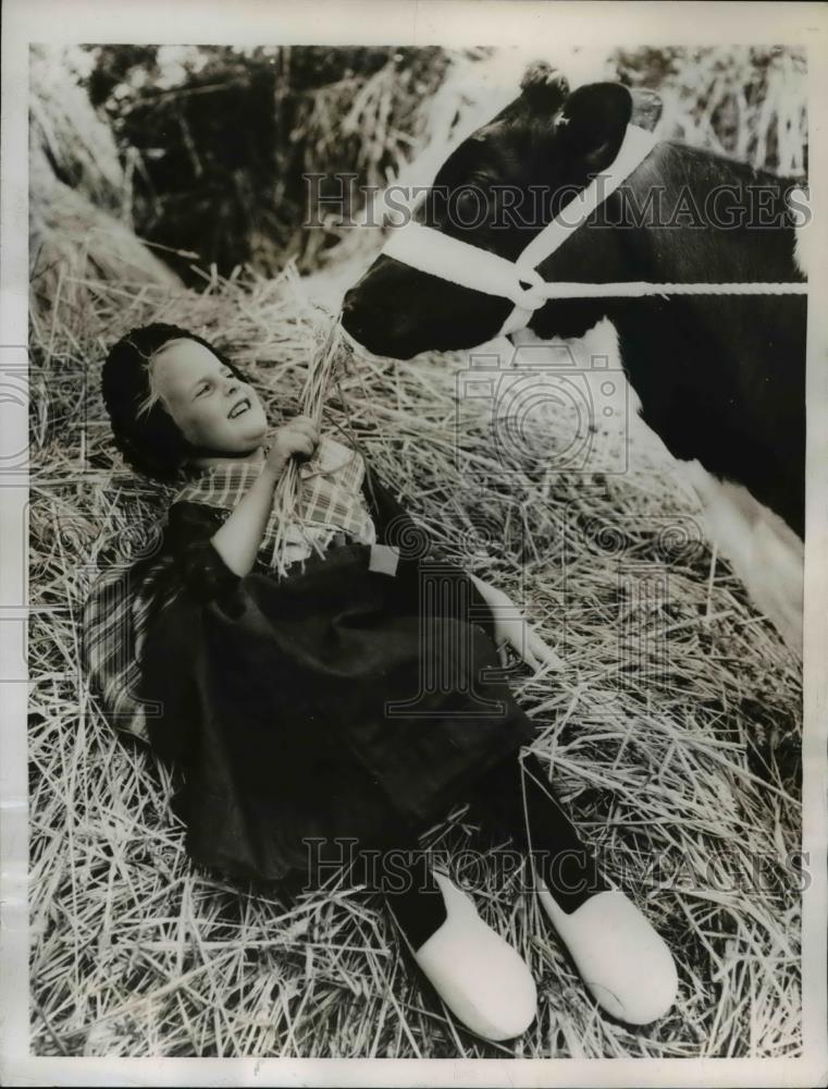 1955 Press Photo Vivian, The Official Hostess of Rural Holland Exhibition - Historic Images