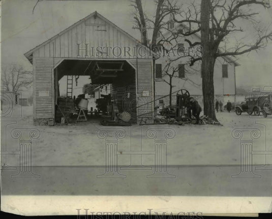 1926 Press Photo Wood Splitting Machine Driven by Portable Motor - Historic Images