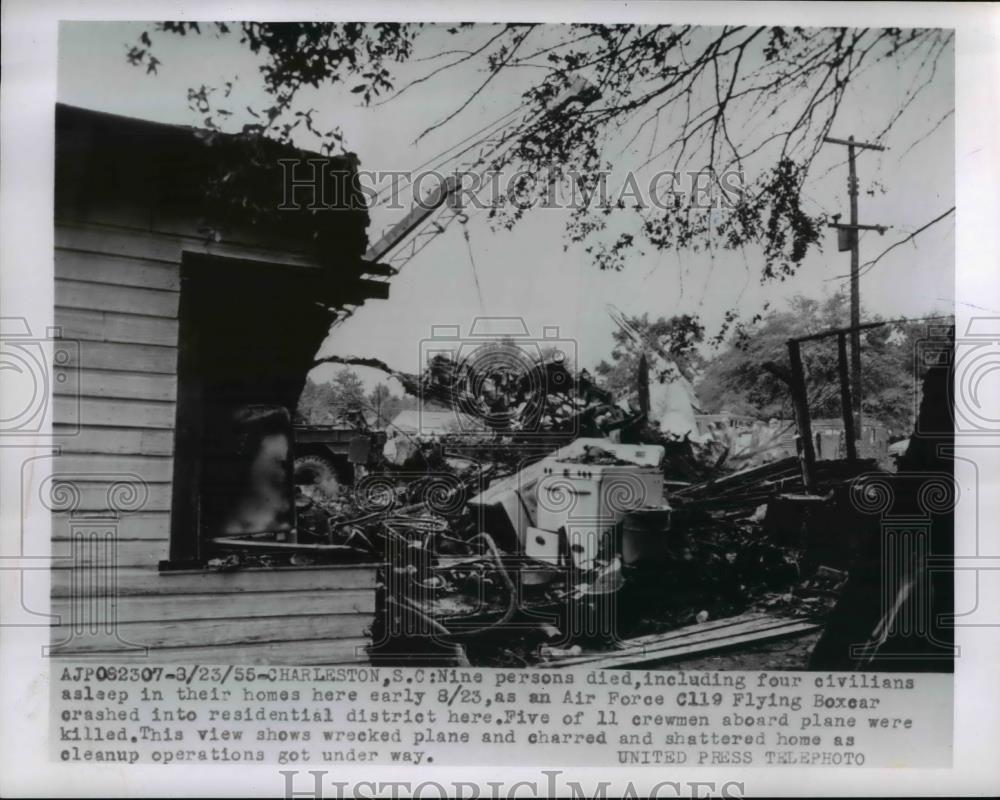 1955 Press Photo 9 Die 4 Civilians  After Air Force C119 Crashes Residential Are - Historic Images