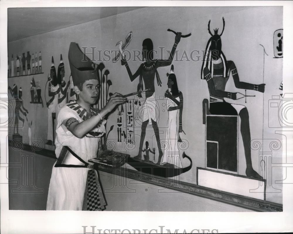 1956 Press Photo Boy Robert Parson Paints Egyptian Mural Dressed as Pharaoh - Historic Images