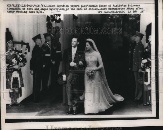1963 Press Photo "Bonnie House of Airlie" played while leaving wedding, London - Historic Images