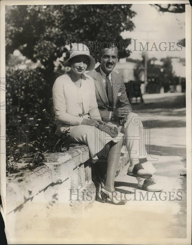 1930 Press Photo Mr & Mrs Otto VM Schmidt in Bermuda - Historic Images