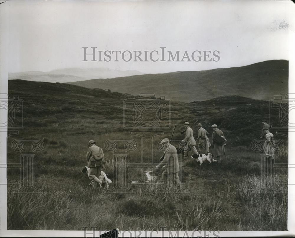 1929 Press Photo A party going to shoot in Crisalarich in the Western Highlands - Historic Images