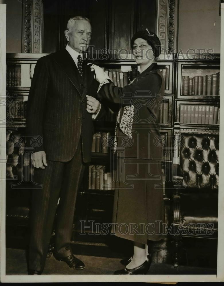 1932 Press Photo General John J Pershing and Mrs Louise W Williams in Washington - Historic Images