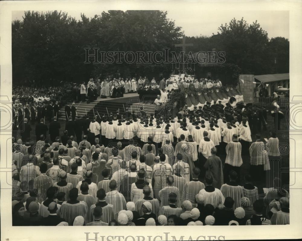 1930 Press Photo Blessed Sacrament Procession at National Eucharistic Congress - Historic Images