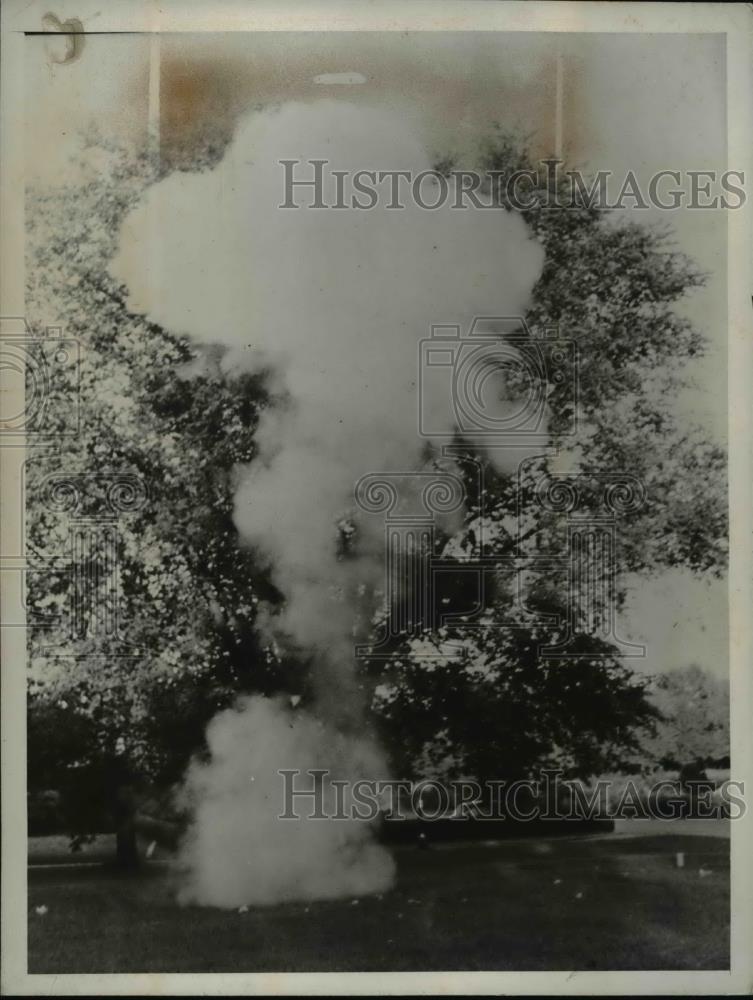 1945 Press Photo Gas Vapor at New York Experiment Station in Geneva, NY - Historic Images