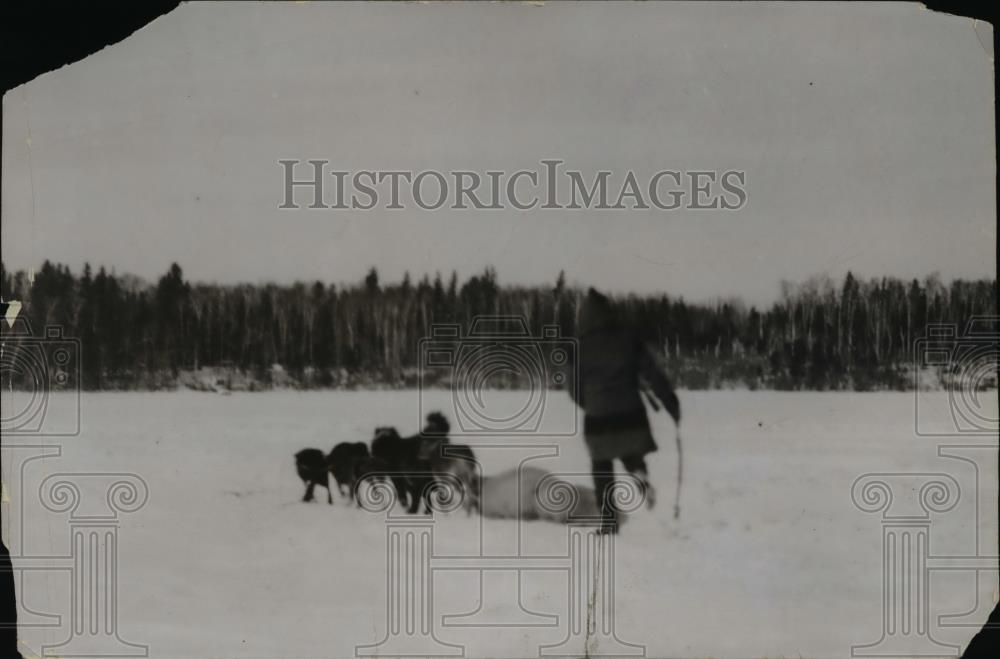 Press Photo A Gold Prospector crosses Lac Seul on his way to Red Lake - Historic Images