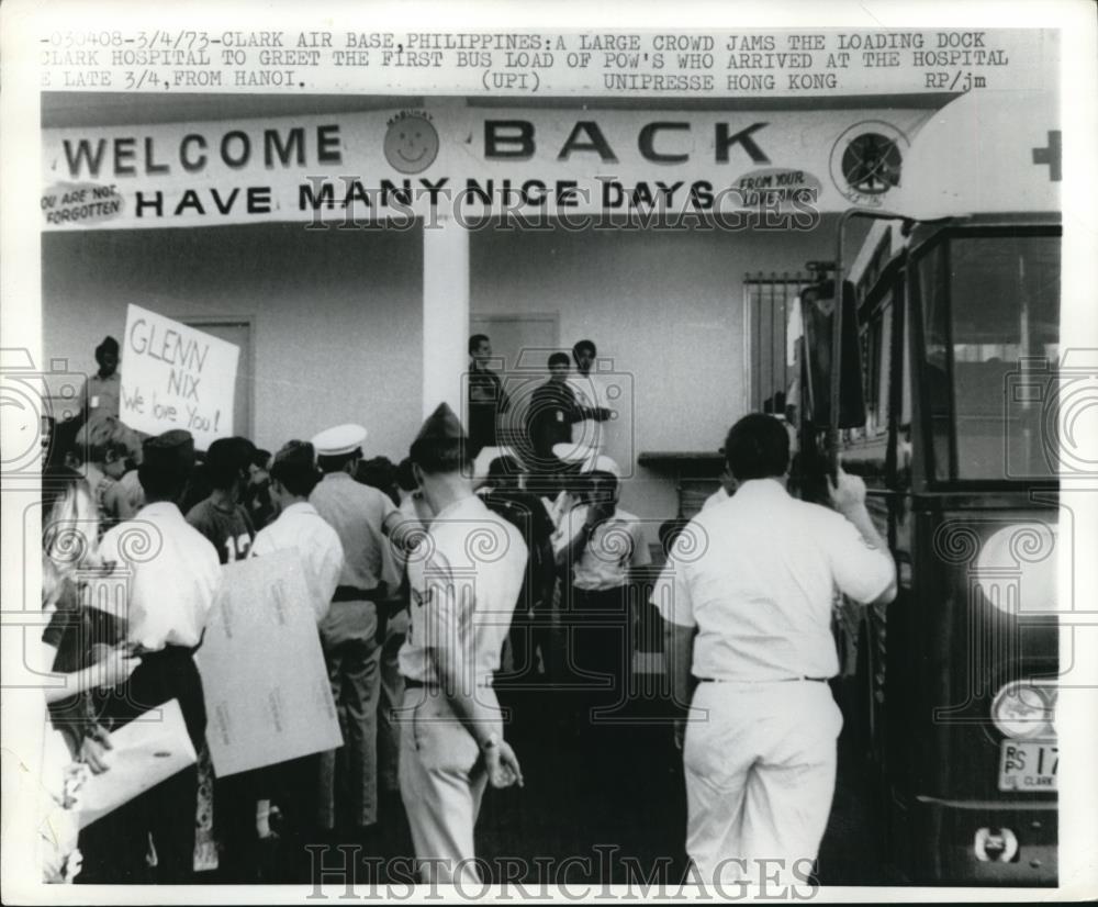 1973 Press Photo Bus Of POWs from Hanoi - Historic Images