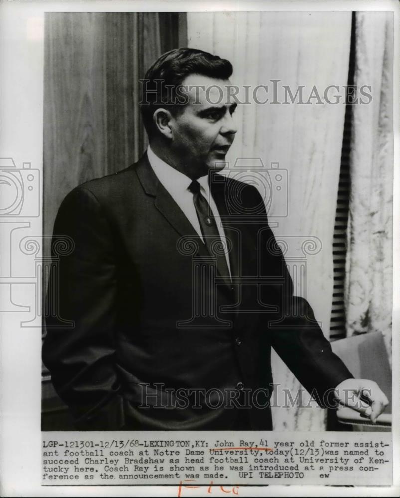 1968 Press Photo John Ray Former Assistant Football Coach Notre Dame University - Historic Images