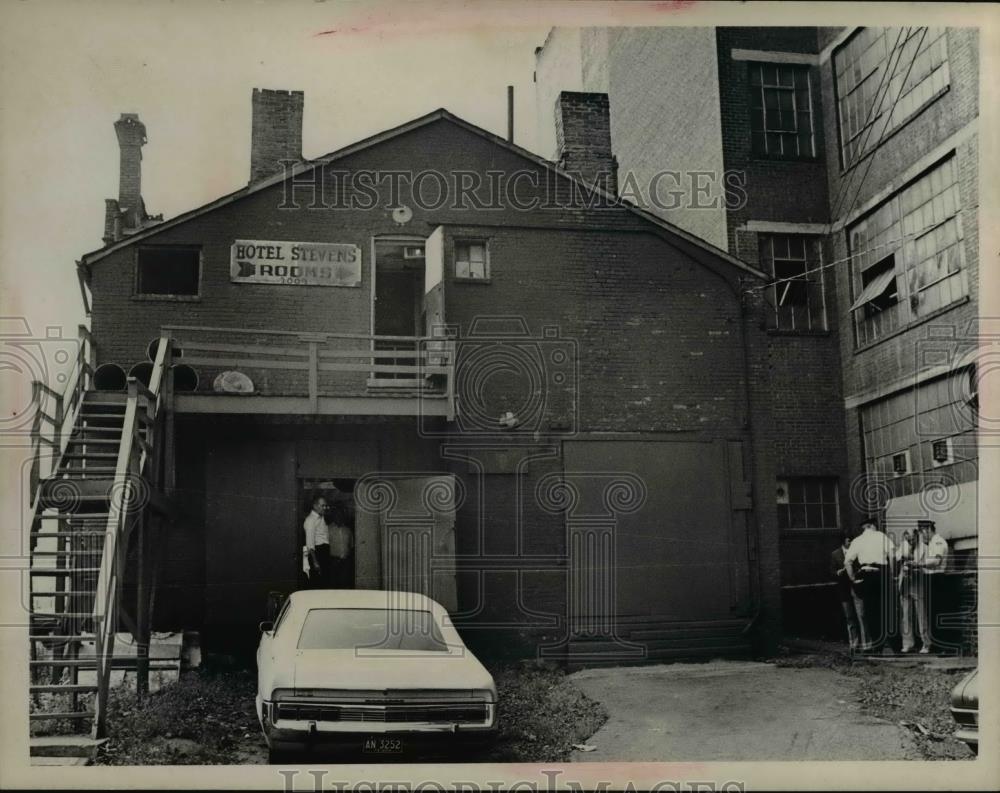 1973 Press Photo Body of Woman Found at Hotel Stevens 2005 Prospect Avenue - Historic Images