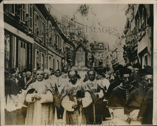 1927 Press Photo Chartres France fesival of Vorgin Mary & procession - Historic Images