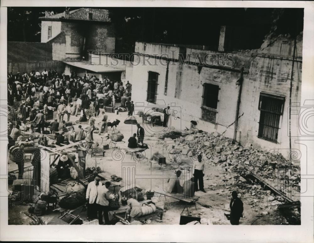 1938 Press Photo Oropos Greece prisoners clear debris after a earthquake - Historic Images