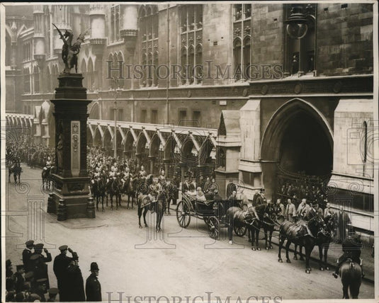 1931 Press Photo King & Queen leave Temple Bar to Lloyd's building - Historic Images