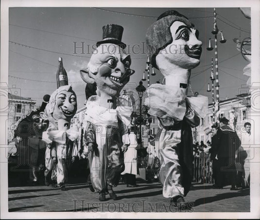 1953 Press Photo Nice France King carnival parade - Historic Images