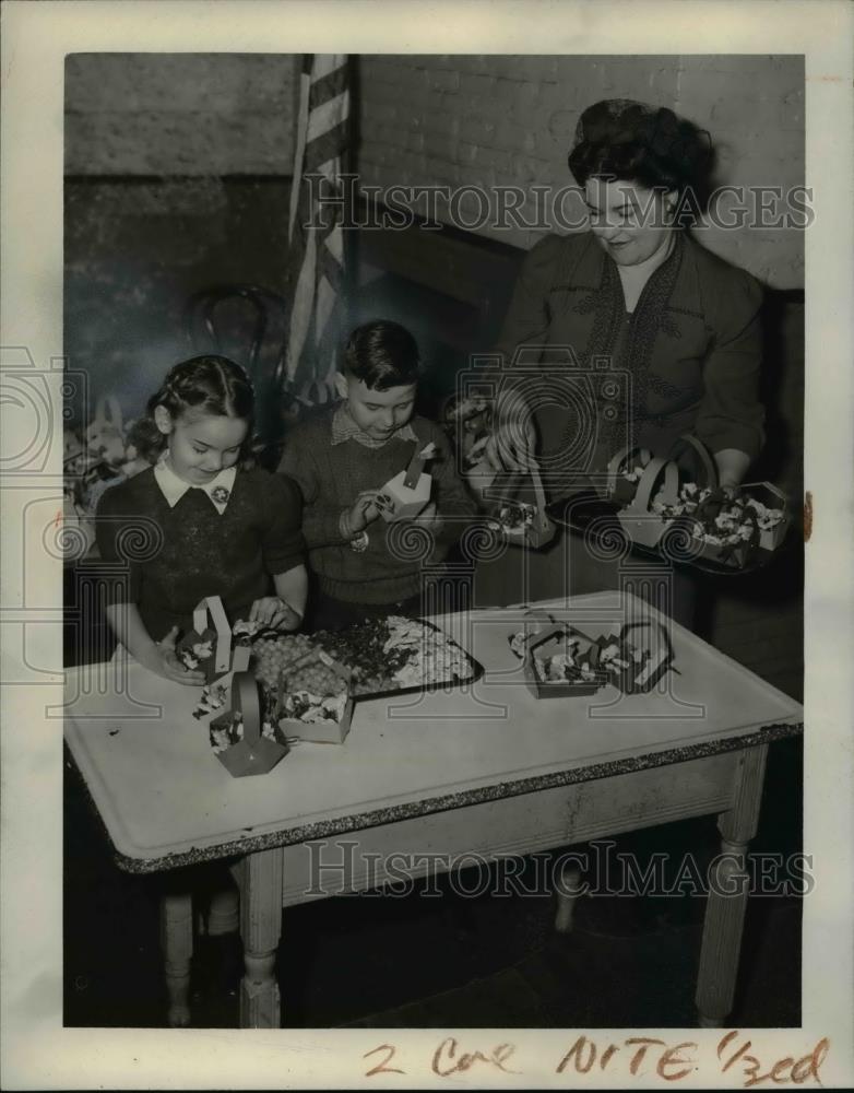 1944 Press Photo Orchard PTA Marilyn Nemeth, Herbert Steber &amp; Mrs Freier Jr - Historic Images