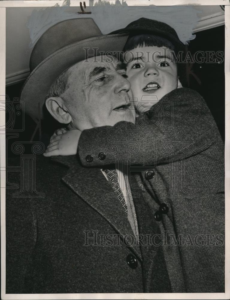 1940 Press Photo Admiral William Leahy And Grandson Robert Beale Leahy - Historic Images