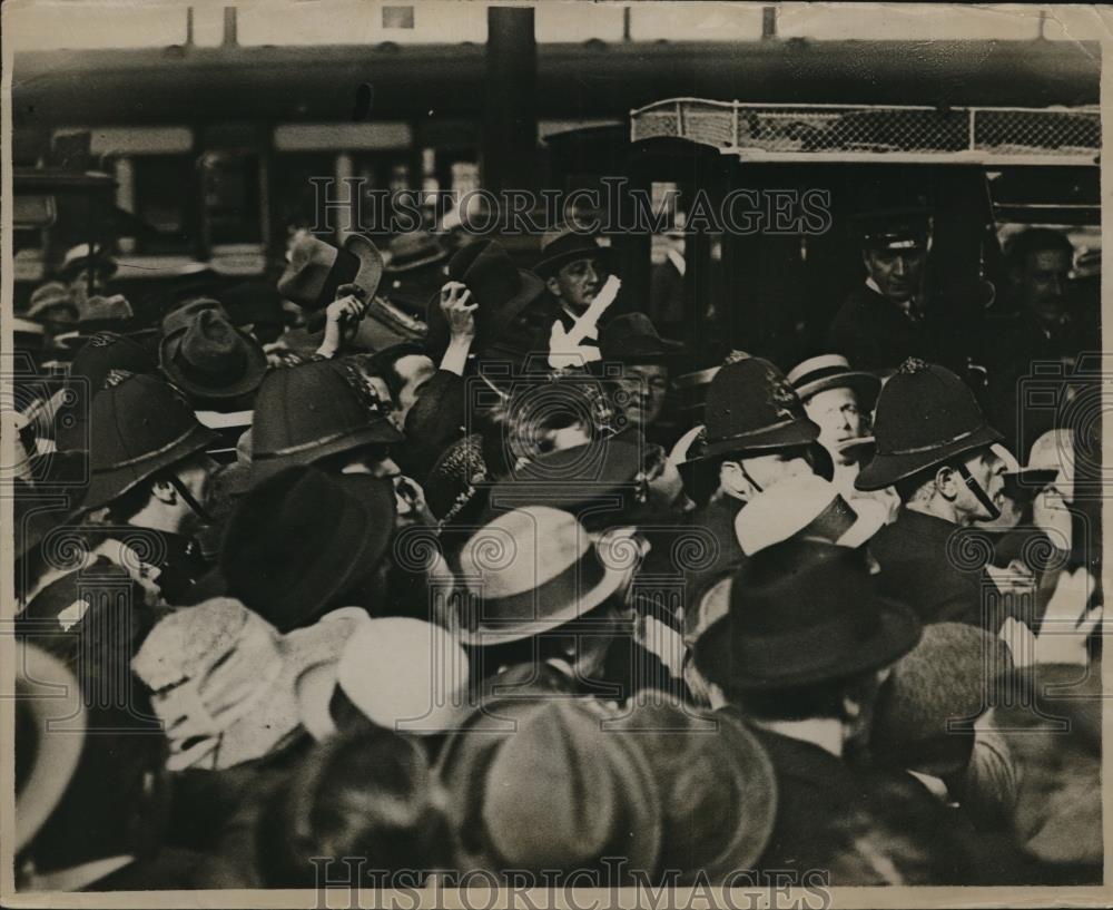 1921 Press Photo Euston Station arrival of De Valera (marked by arrow) - Historic Images