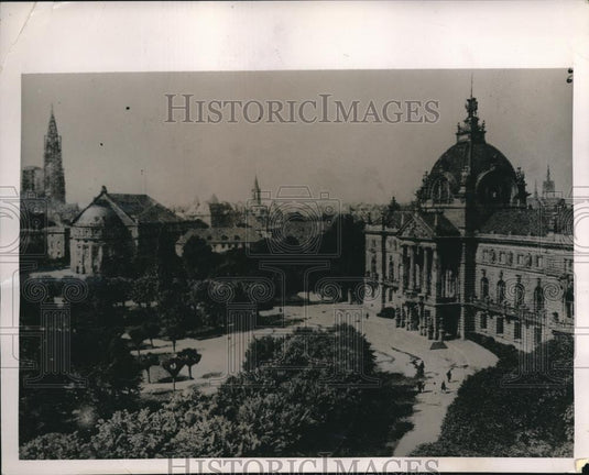 1940 Press Photo The place De La Republique & Palais Du Rain in France - Historic Images