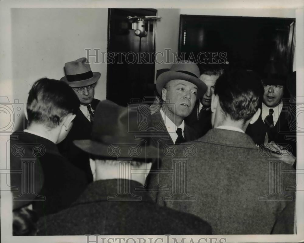 1949 Press Photo William C. Bullitt surrounded by reporters in France - Historic Images