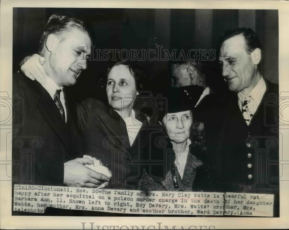 1948 Press Photo Family of Murder Suspect Mary Clay Watts After Acquittal, Ohio - Historic Images