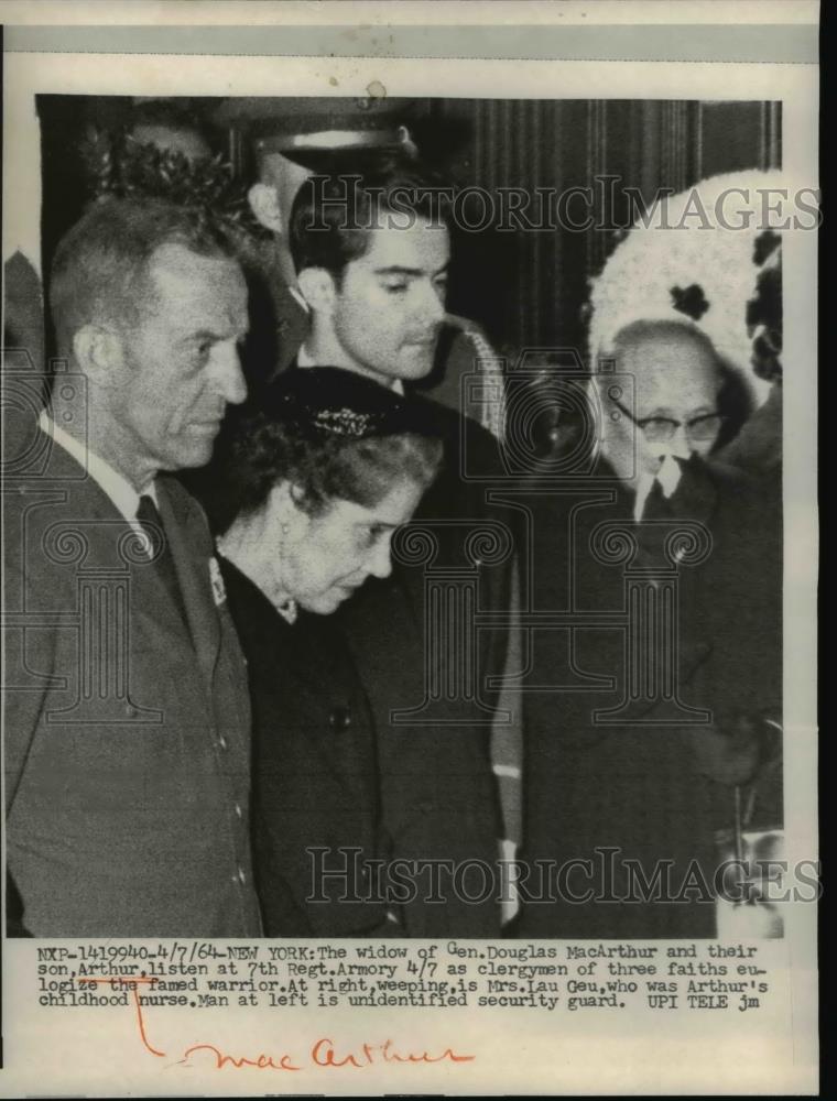 1964 Press Photo of the MacArthur family at Douglas MacArthur funereal. - Historic Images