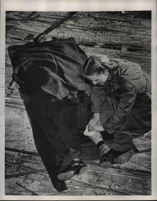 1951 Press Photo Red Cross Stresses First Aid Training - nee39425 - Historic Images