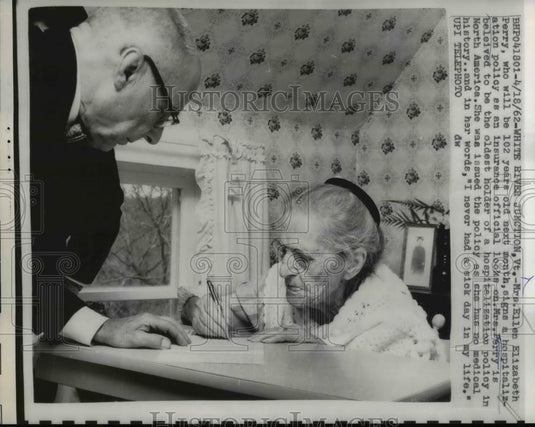 1962 Press Photo Mrs. Ellen Elizabeth Perry signs insurance policy - nee25357 - Historic Images