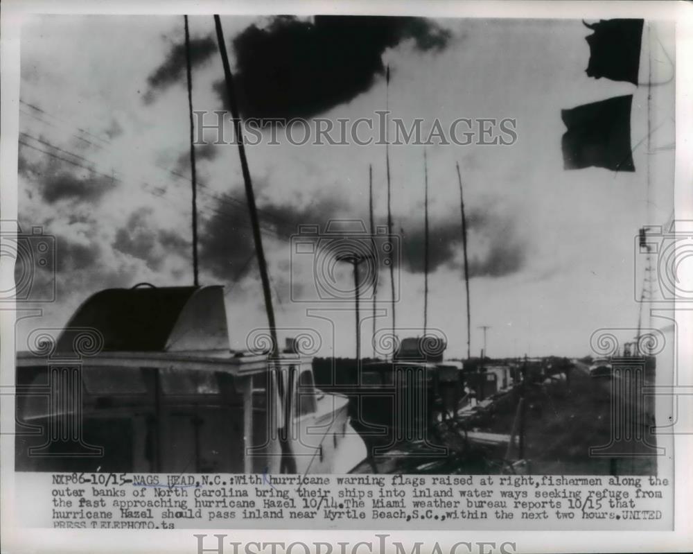 1954 Press Photo The Northern Carolina hurricane bring the ships to the inland - Historic Images