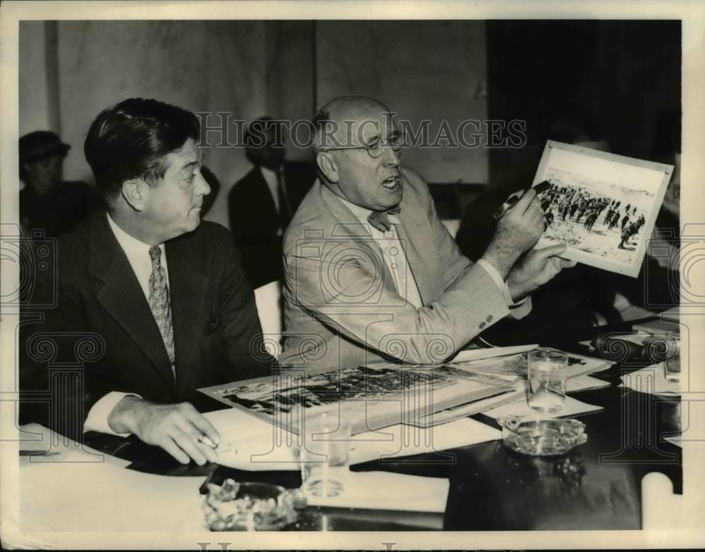1937 Press Photo Sen. Robert M. LaFollette Jr., Sen. Elbert D. Thomas hold photo - Historic Images