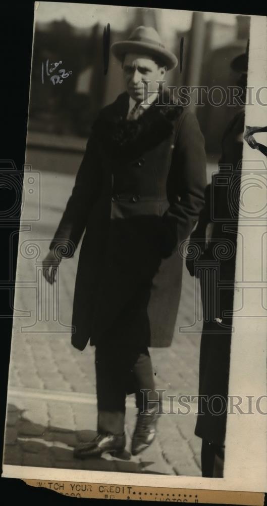 1923 Press Photo Rosario Lorenzo, barber employed by James Blandino - nee35336 - Historic Images