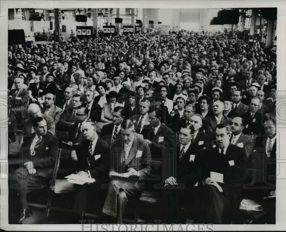 1951 Press Photo The annual Shareholder&#39;s meeting of the Standard Oil Company - Historic Images