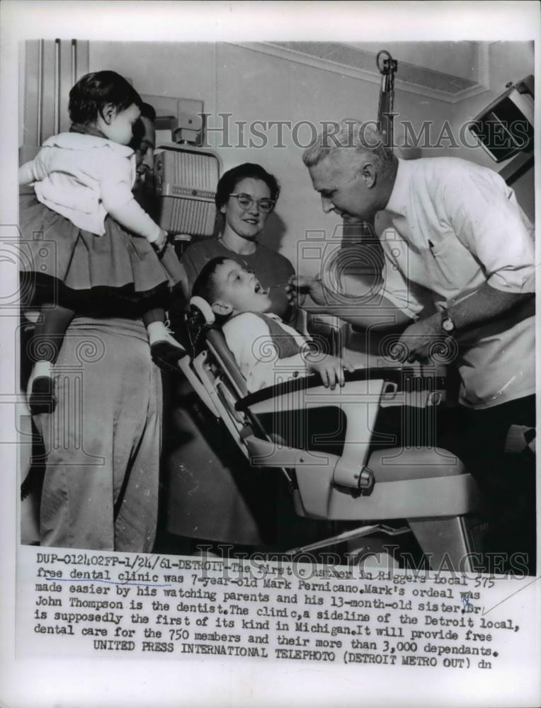 1961 Press Photo Dentist Dr. John Thompson with Mark Pernicano and Family - Historic Images