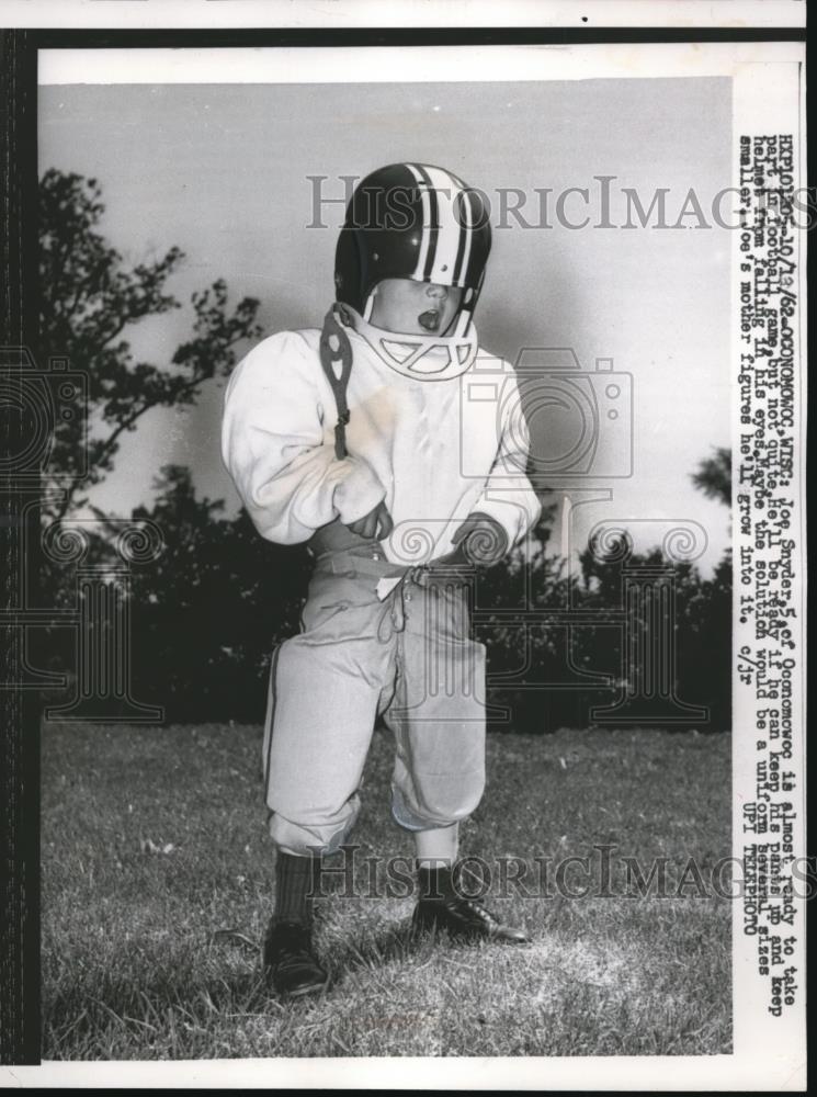 1962 Press Photo Joe Snyder dressed in football gear that is falling off him - Historic Images