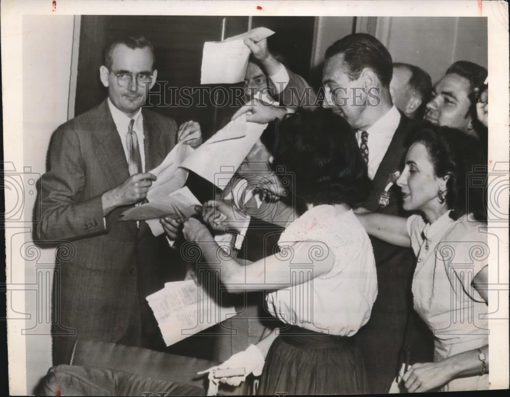 1948 Press Photo Arthur H. Mandenberg Jr, Warwick Hotel in Philadelphia - Historic Images