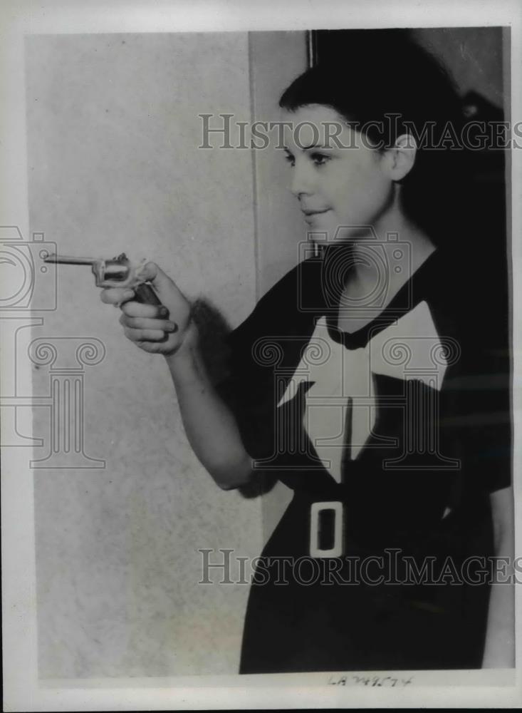 1934 Press Photo Mrs Jeannette Taylor Pulled Gun on Robber In Her Home - Historic Images